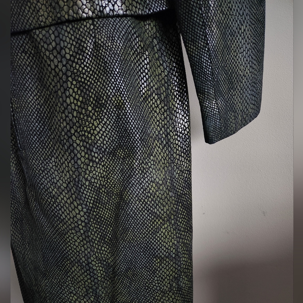 Danier Metallic Textured Black and Olive Two-Piece Skirt Set - Picture 8 of 16